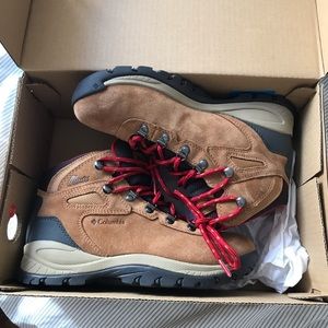 Columbia Women's Newton Ridge Plus Amped Waterproof Hiking Boots sz 8